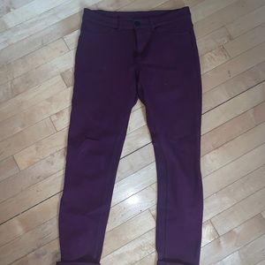 [6] H&M stretchy maroon pants